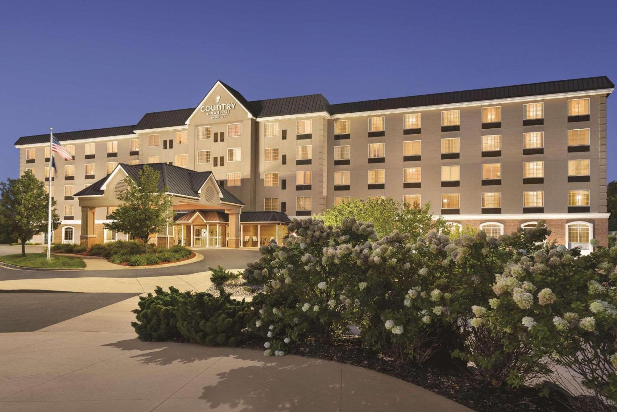 Country Inn & Suites By Radisson, Grand Rapids East, Mi Exterior photo